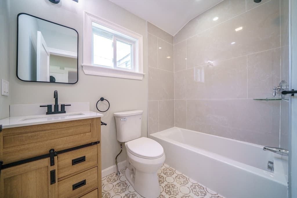 124 Magoun Ave, Brockton MA 02301 photo 18