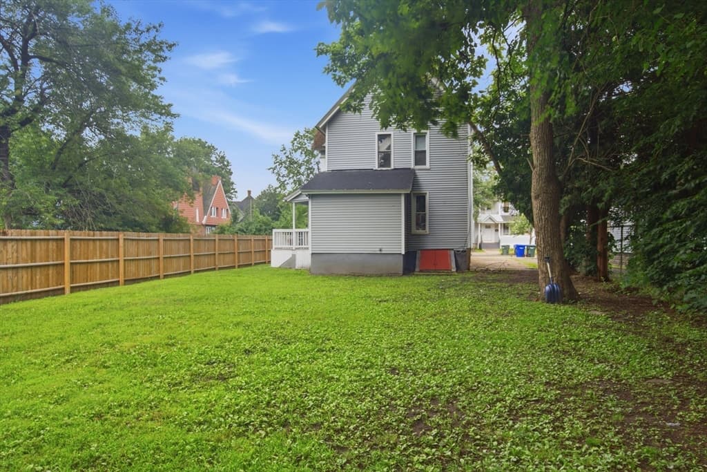 184 King St, Springfield MA 01109 photo 5