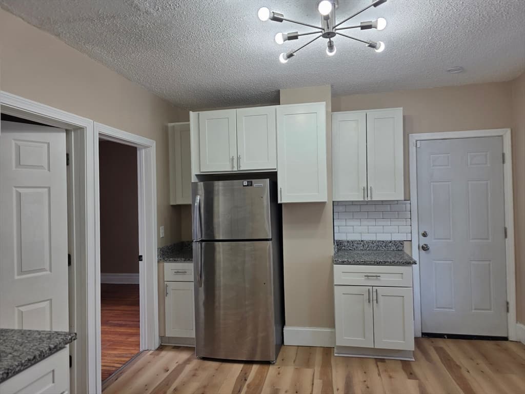 184 King St, Springfield MA 01109 photo 9