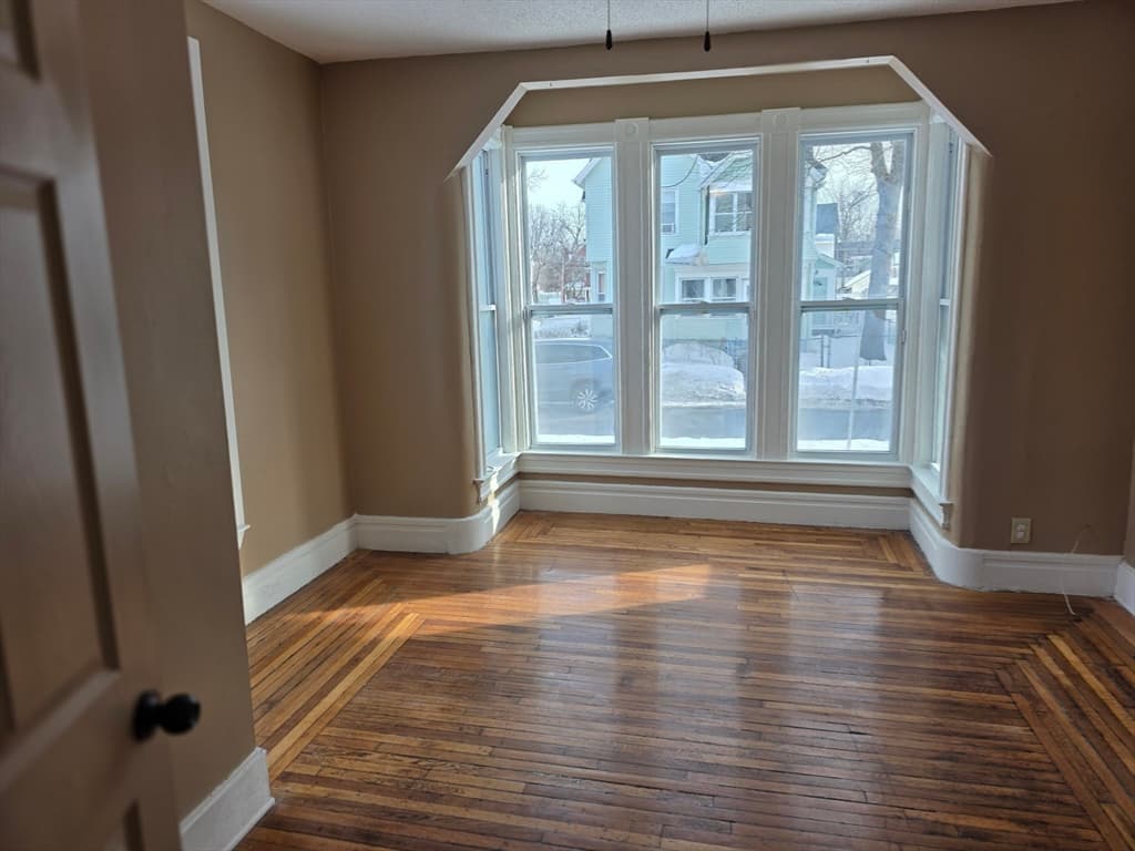 184 King St, Springfield MA 01109 photo 11