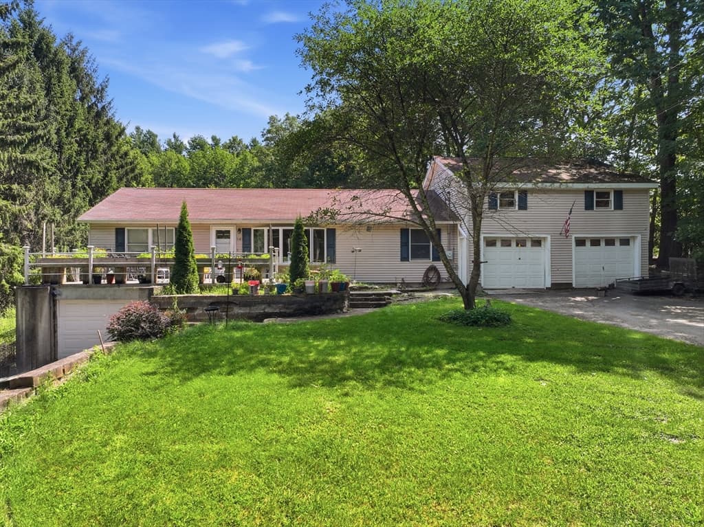 14 H Putnam Rd, Charlton MA 01507