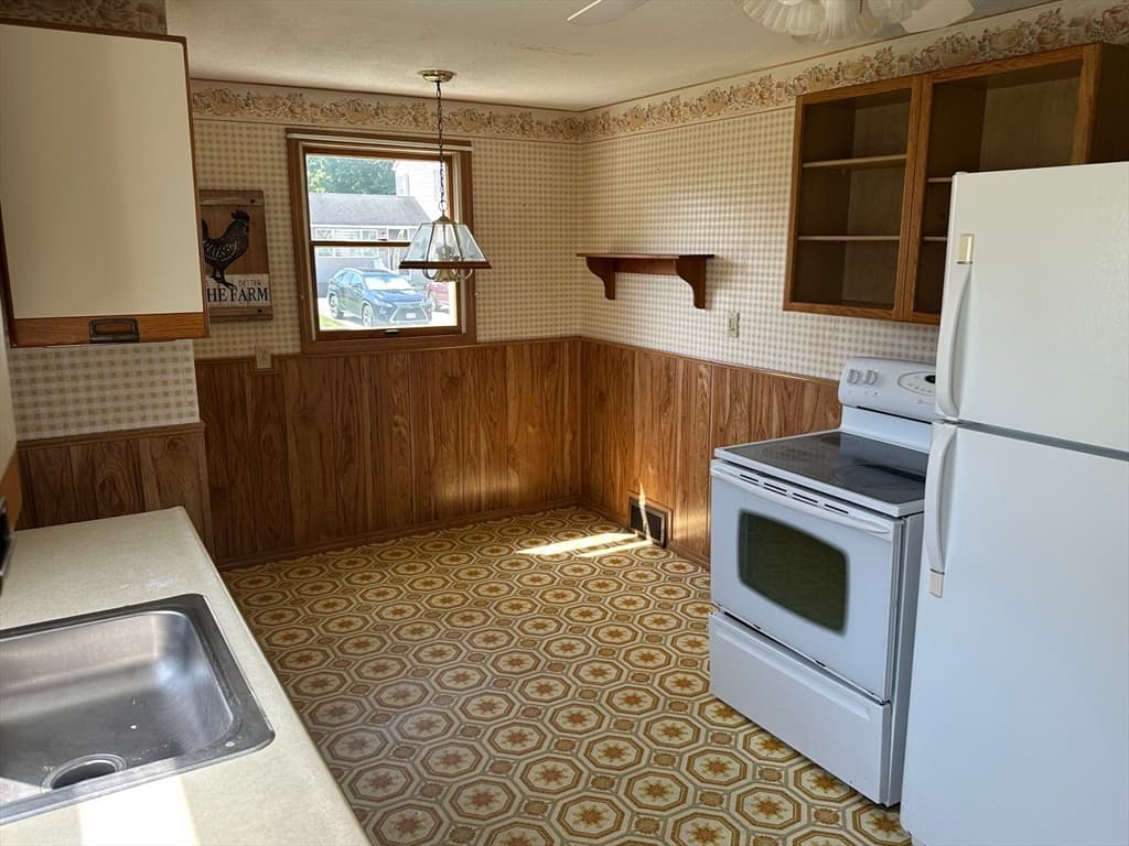 42 Clairmont Ave., Chicopee MA 01013 photo 9