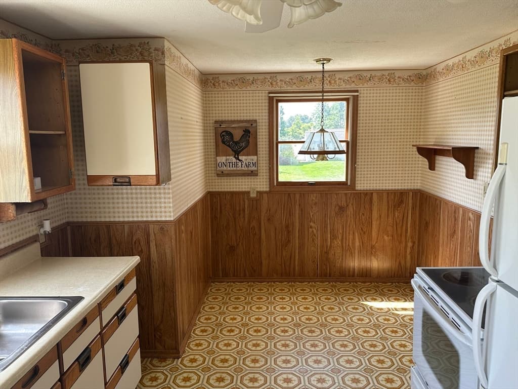42 Clairmont Ave., Chicopee MA 01013 photo 8