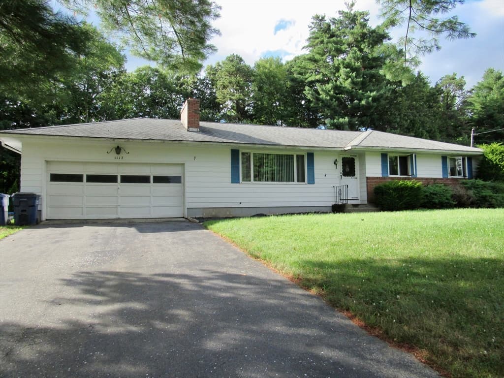 1117 Overlook Dr, Palmer MA 01069