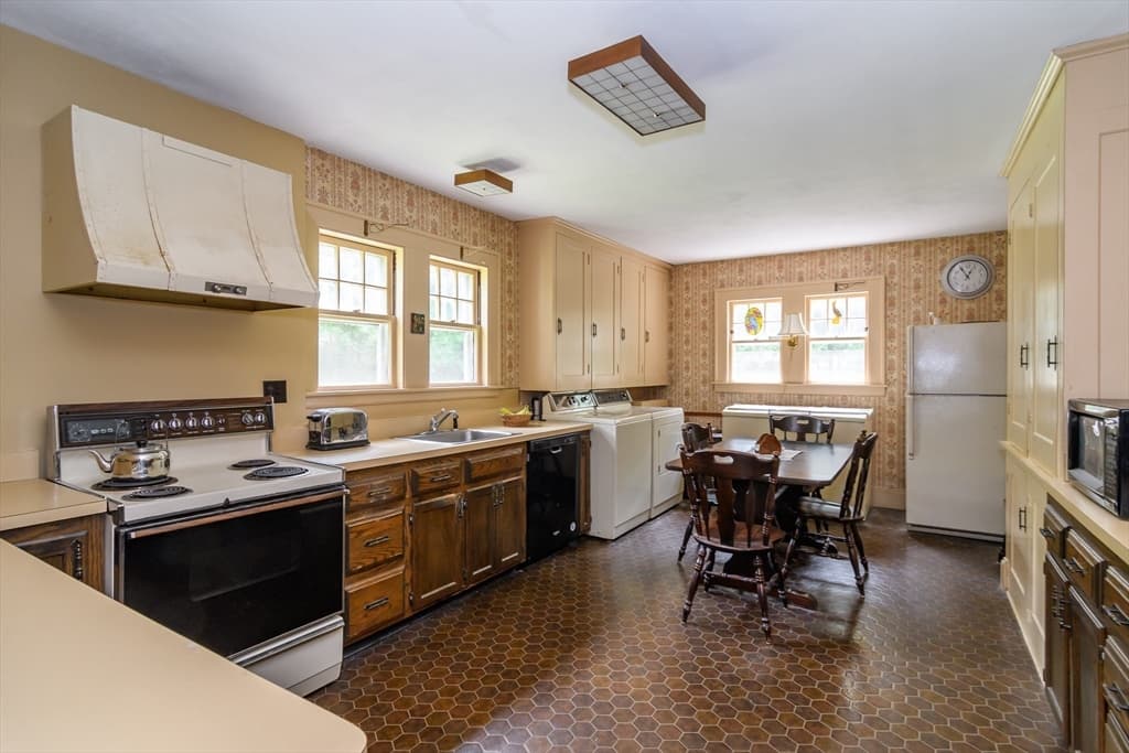Single Family Residence at 355 High St, Westwood MA 02090, Westwood, photo 4 of 8