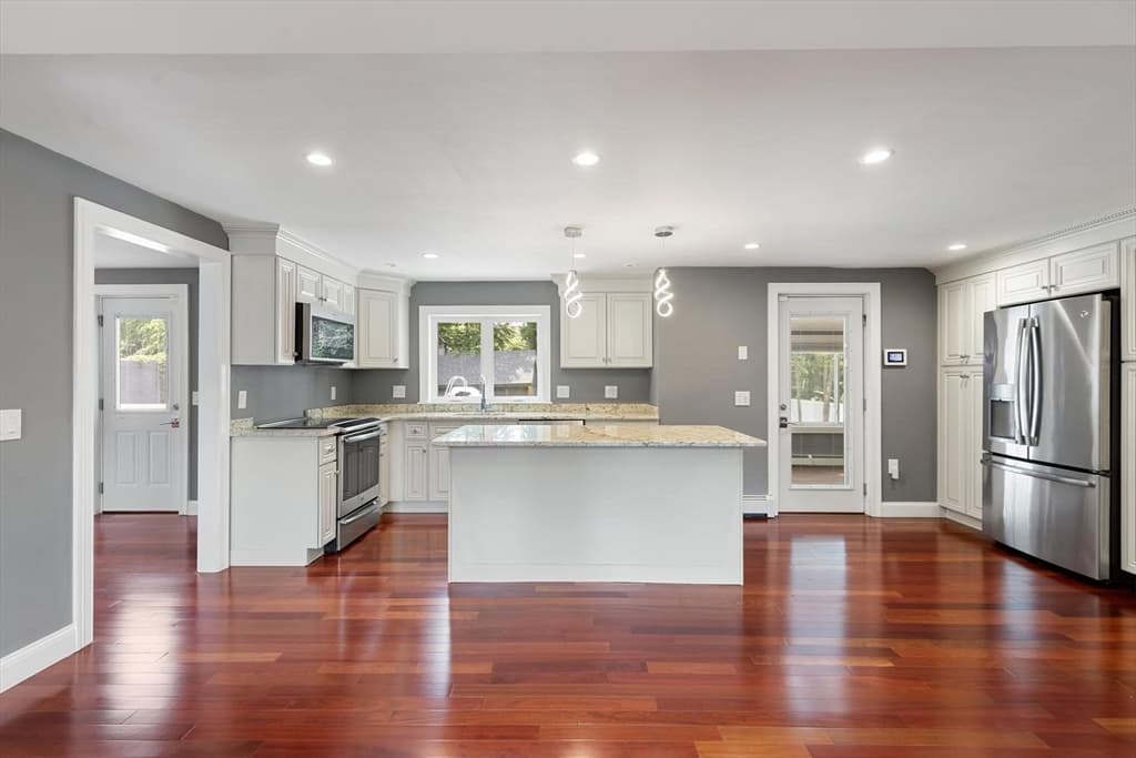 90 Strawberry Lane, Abington MA 02351