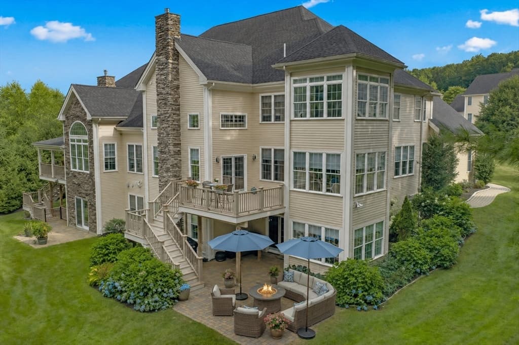 16 Golf Ridge Dr # 16, Sutton MA 01590