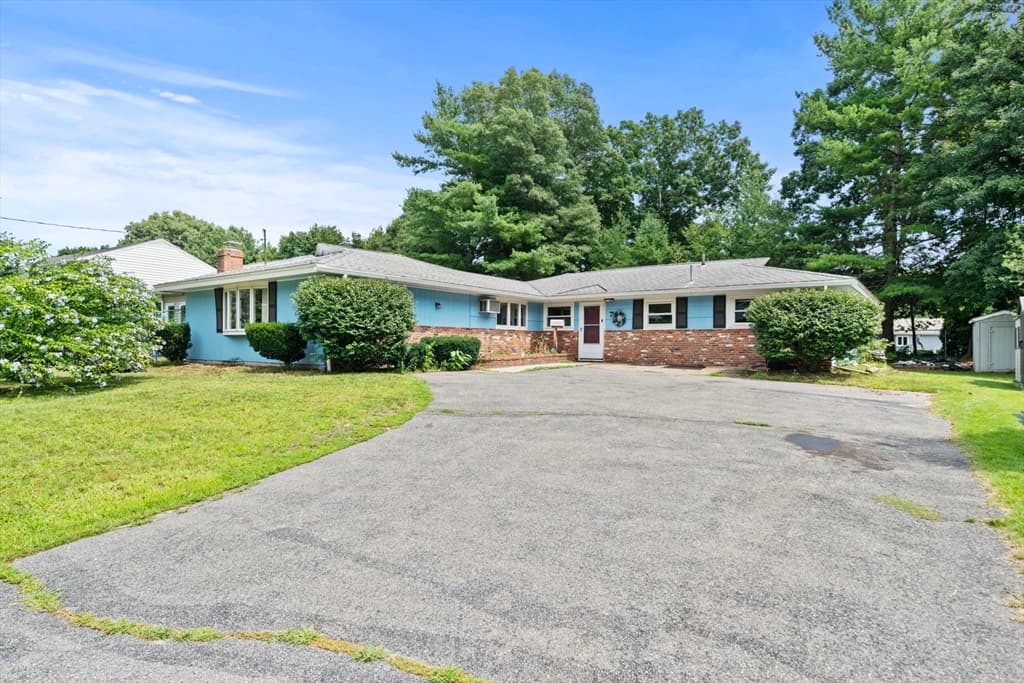 7 Pocahontas Dr, Peabody MA 01960 photo 2