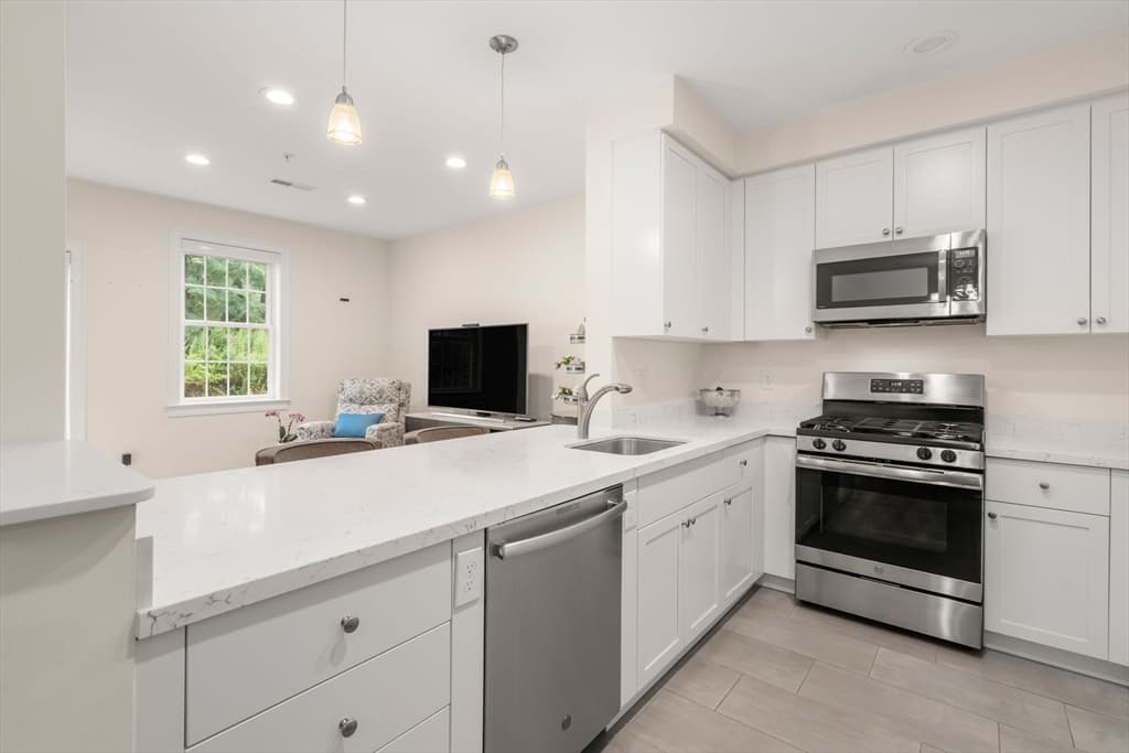 70 Endicott St # 1105, Norwood MA 02062 photo 4