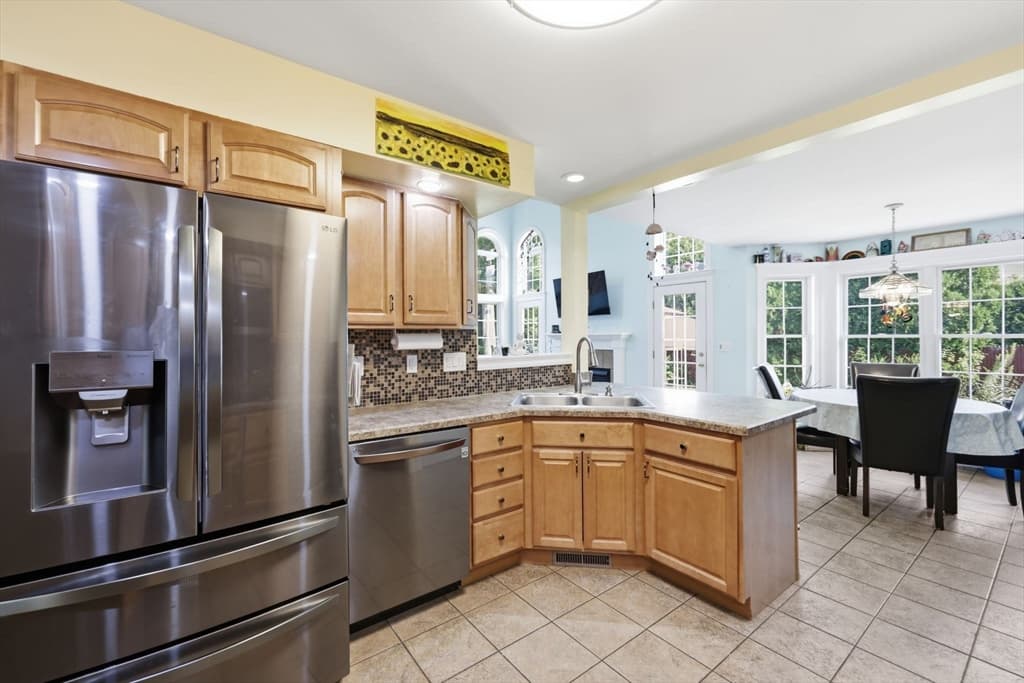 32 Waterford Dr, Westfield MA 01085 photo 12