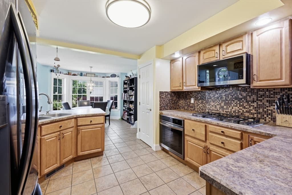 32 Waterford Dr, Westfield MA 01085 photo 11
