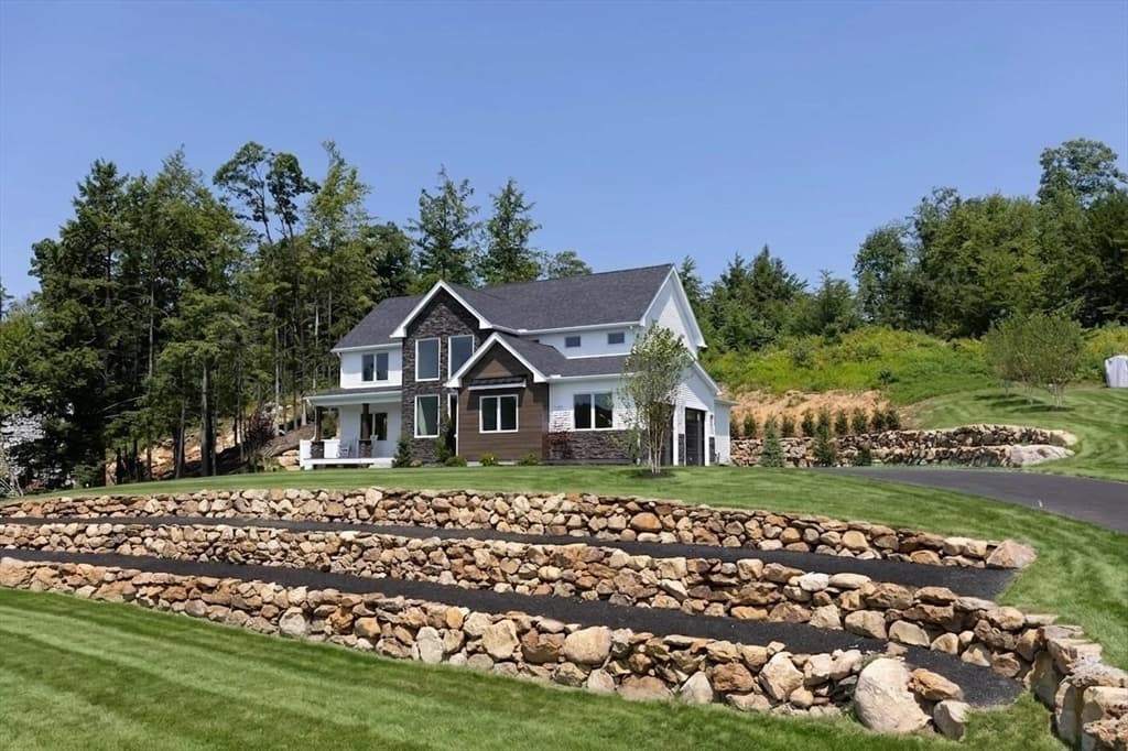 25 Indian Rock Road, Bedford NH 03110