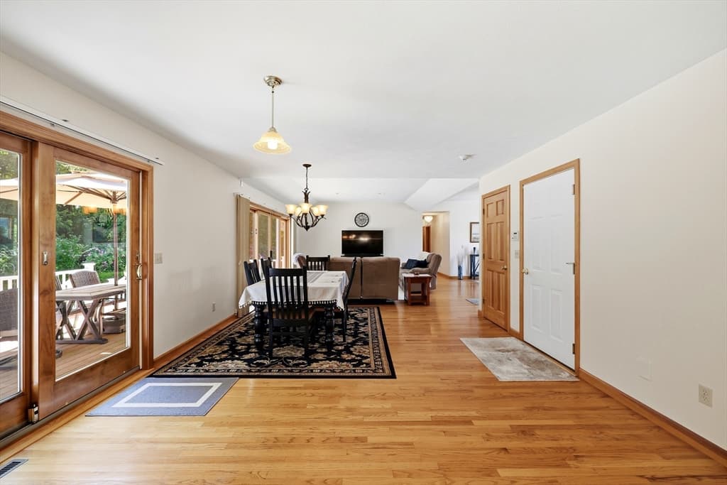 142 Oak Knoll Cir, Ludlow MA 01056 photo 12