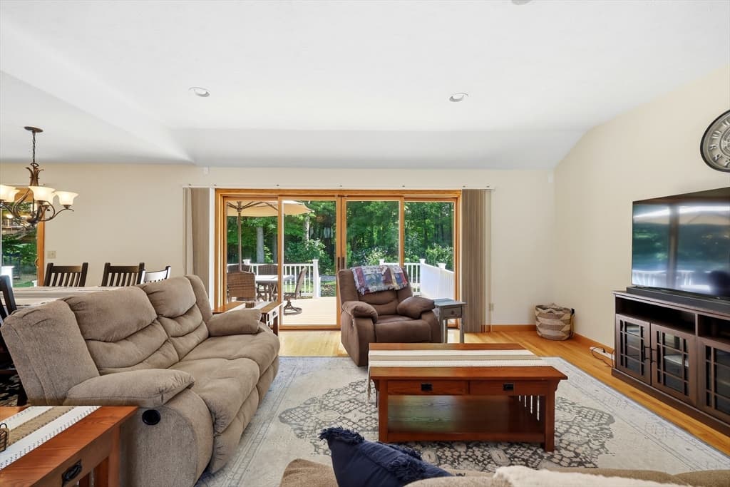 142 Oak Knoll Cir, Ludlow MA 01056 photo 7