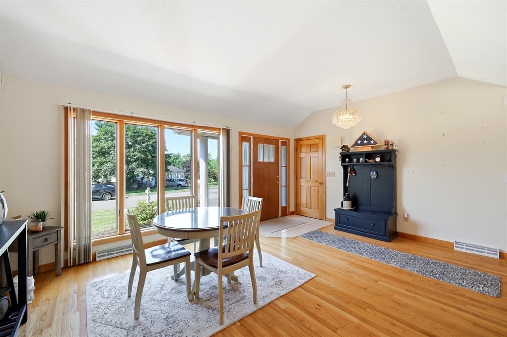 142 Oak Knoll Cir, Ludlow MA 01056 photo 5