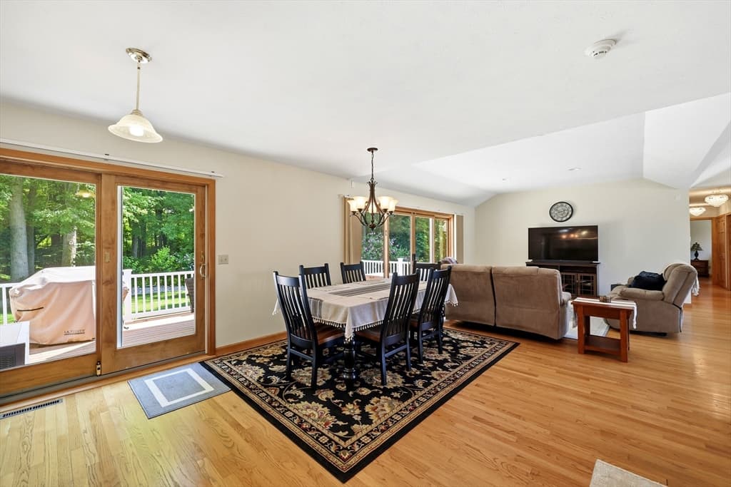 142 Oak Knoll Cir, Ludlow MA 01056 photo 11