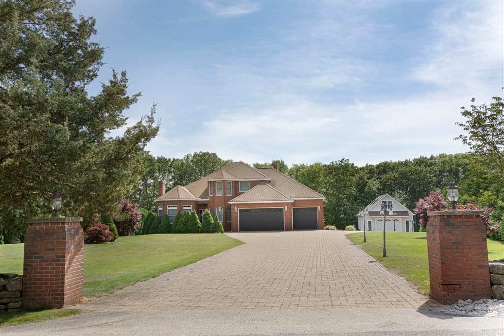 114 Upper Gore Rd, Webster MA 01570 photo 2