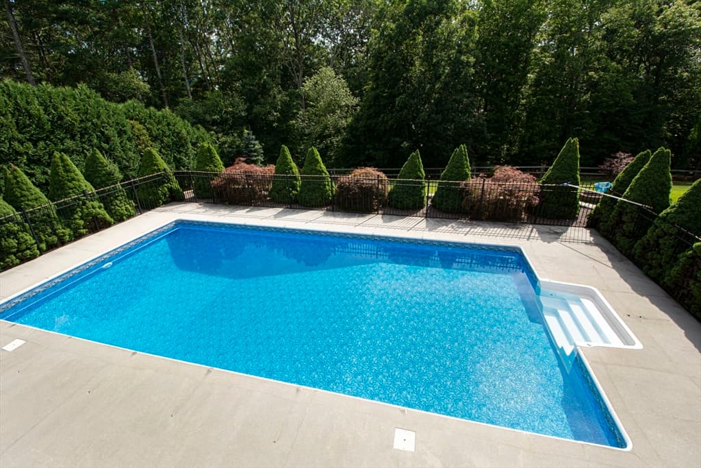 114 Upper Gore Rd, Webster MA 01570 photo 4