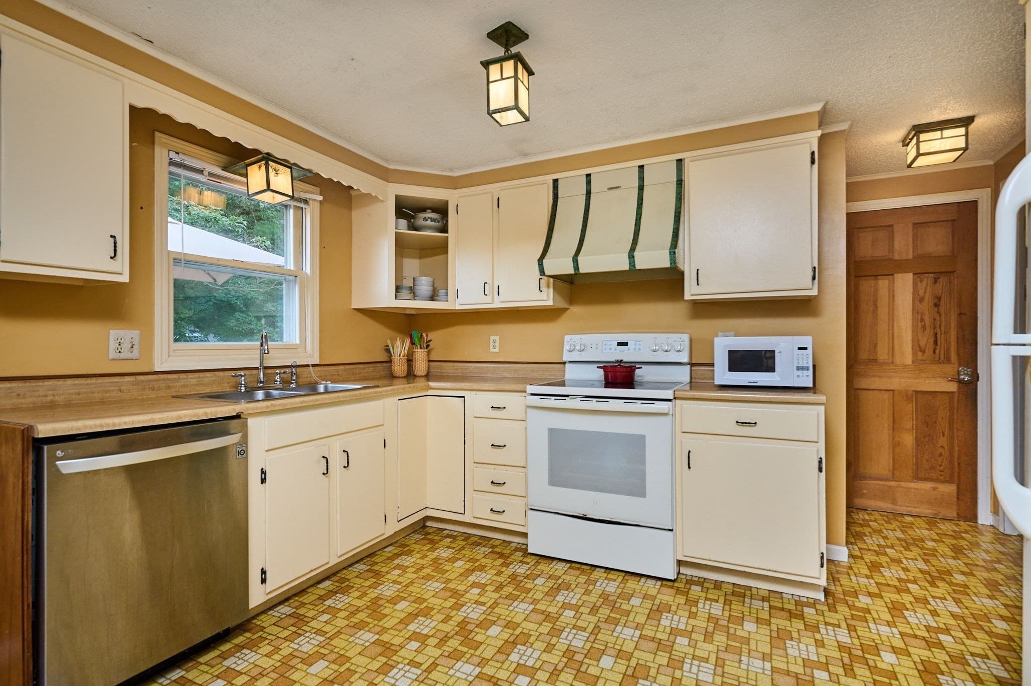 Single Family Residence at 21 Old Bernardston Rd, Northfield MA 01360, Northfield, photo 8 of 42