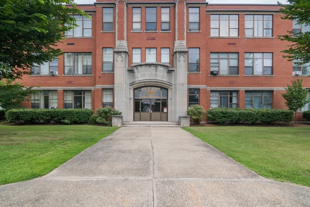 90 Mckinstry Ave # 221, Chicopee MA 01013