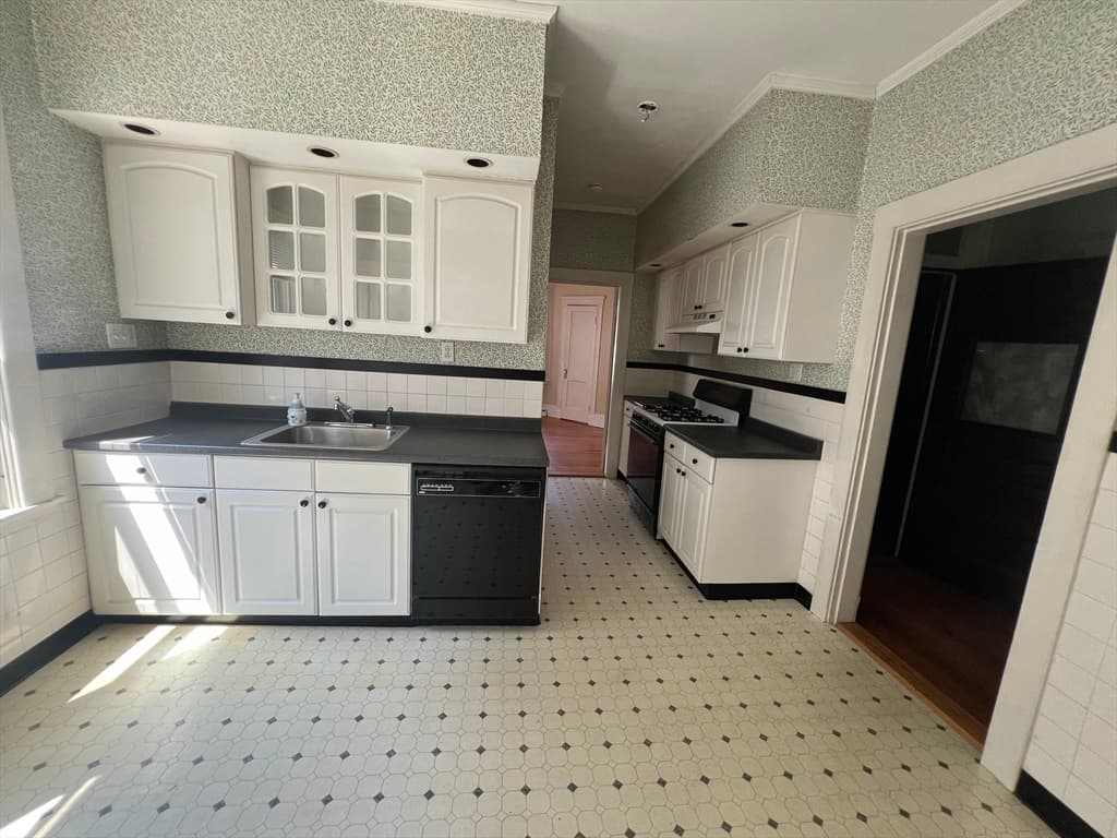 46-48 Cleveland St, Melrose MA 02176 photo 4