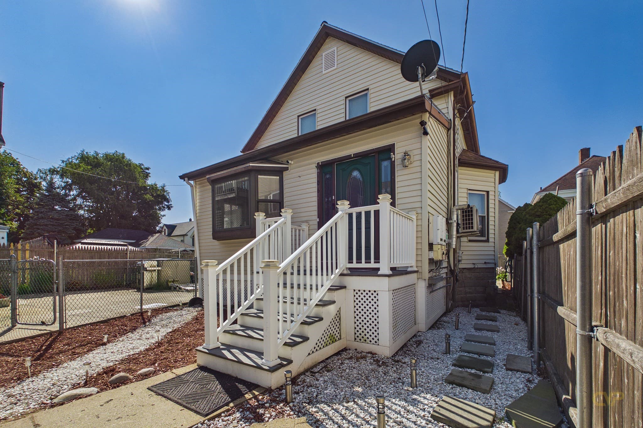 Single Family Residence at 206 Austin St, New Bedford MA 02740, photo 2 of 33