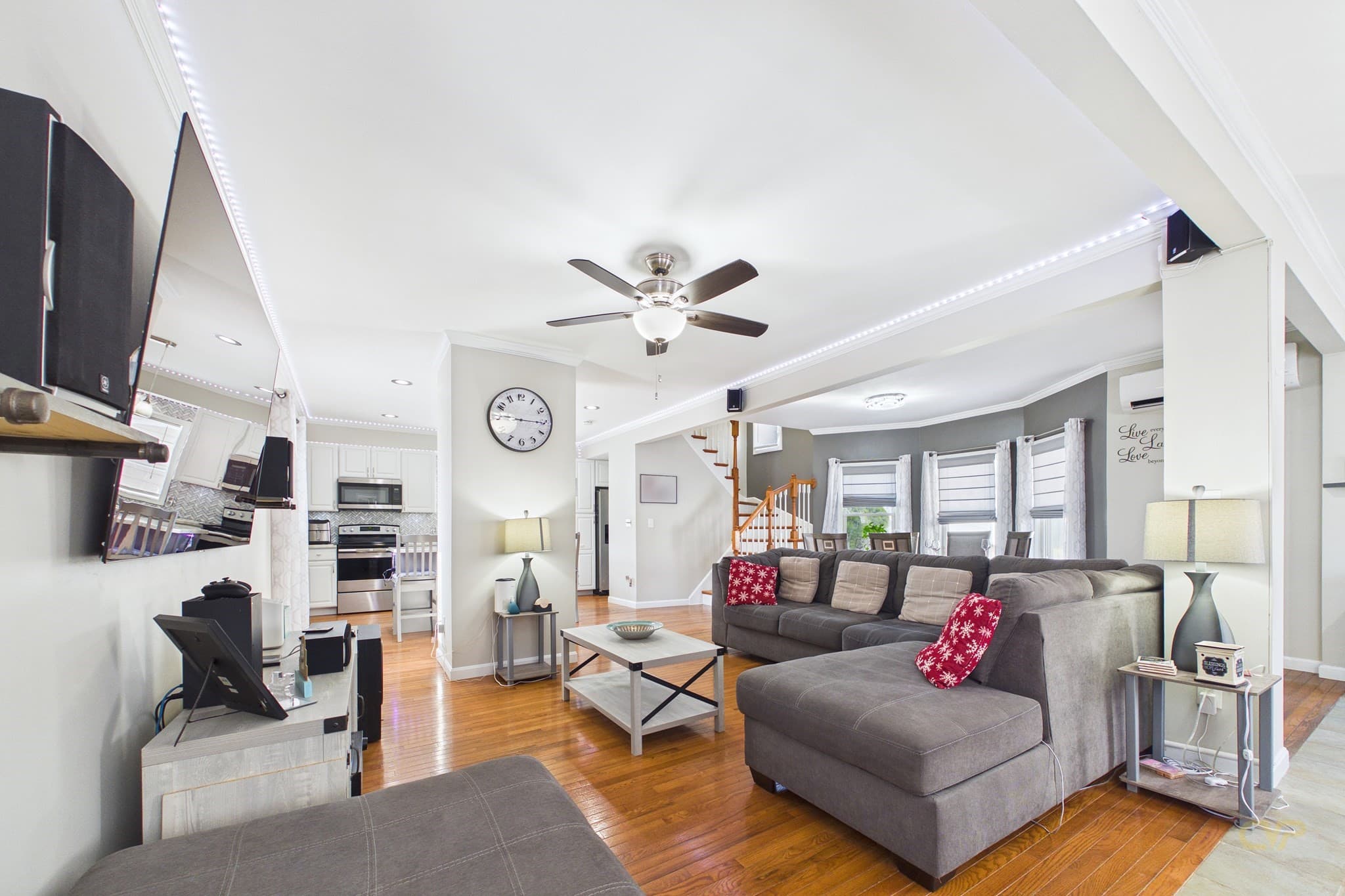 Single Family Residence at 206 Austin St, New Bedford MA 02740, photo 6 of 33