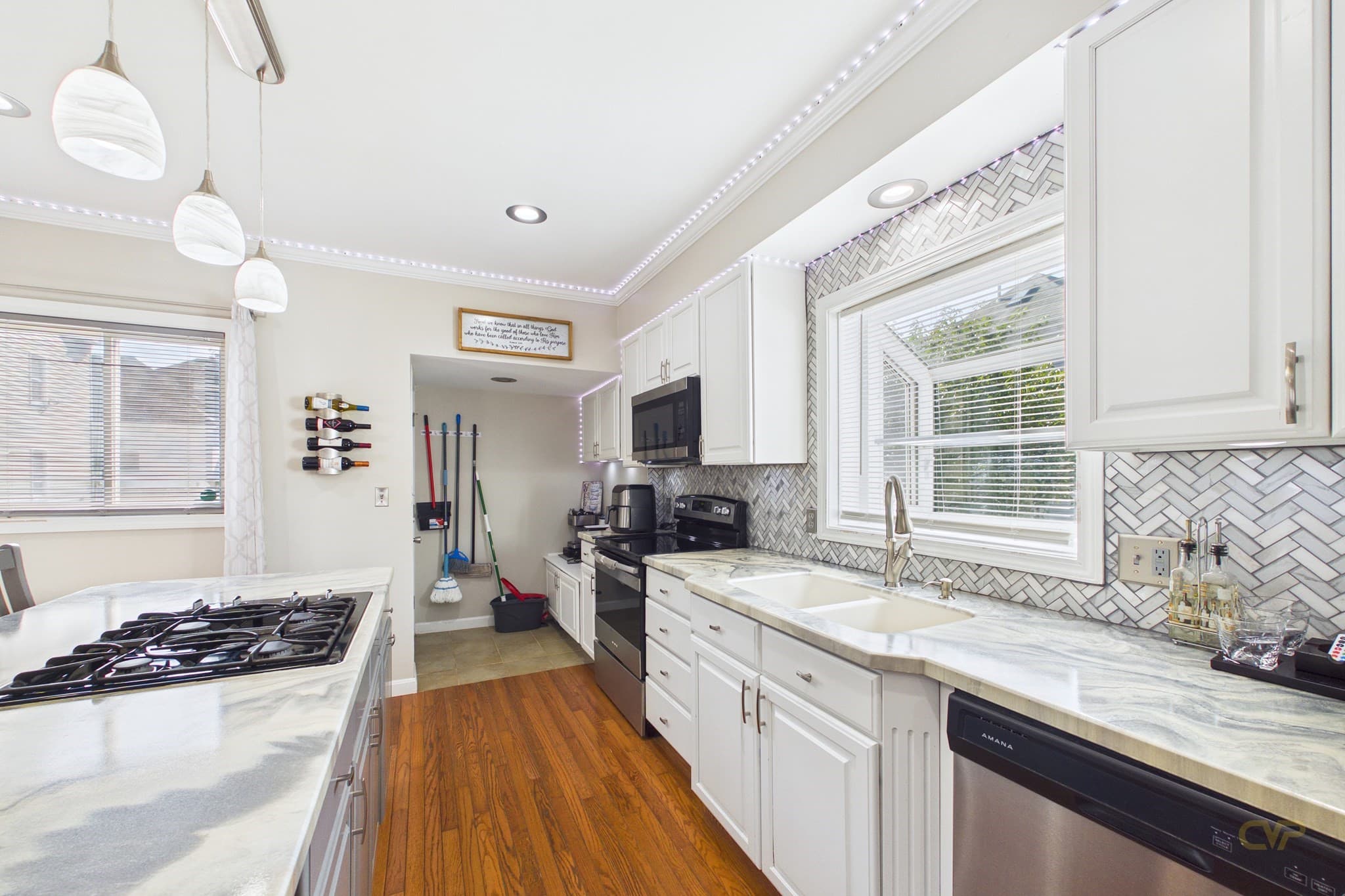 Single Family Residence at 206 Austin St, New Bedford MA 02740, photo 16 of 33