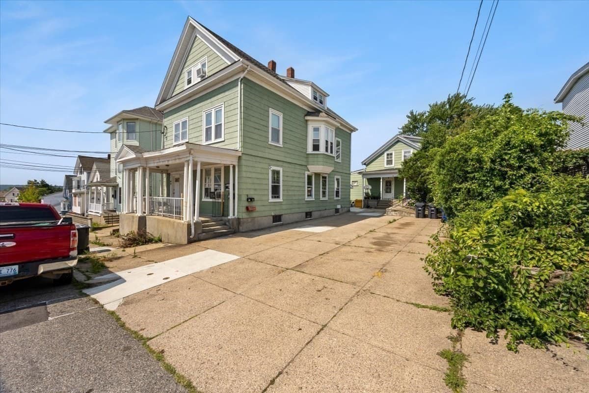 3 Family at 11 Sisson St, Pawtucket RI 02860, photo 2 of 37