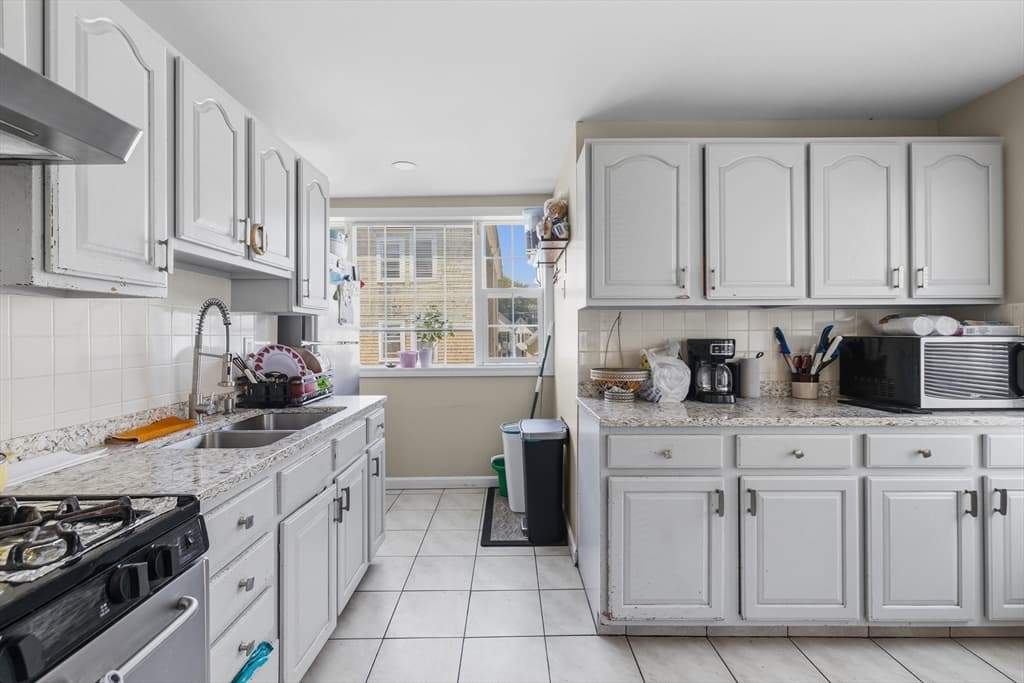 85 Jouvette St, New Bedford MA 02744 photo 4