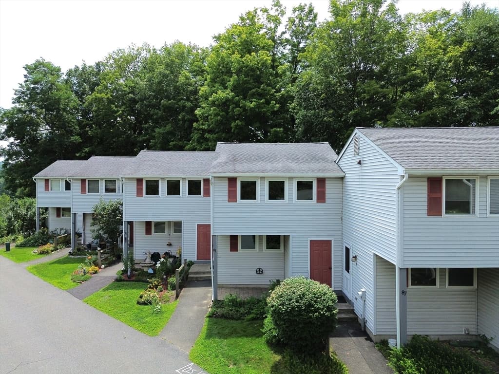 81 Briar Way # 81, Greenfield MA 01301