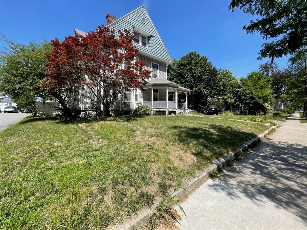 328 Highland St, Worcester MA 01608 photo 2
