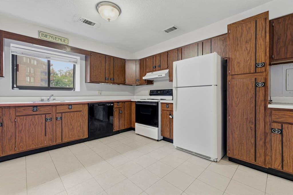 1002 Paradise Rd # 1C, Swampscott MA 01907 photo 3