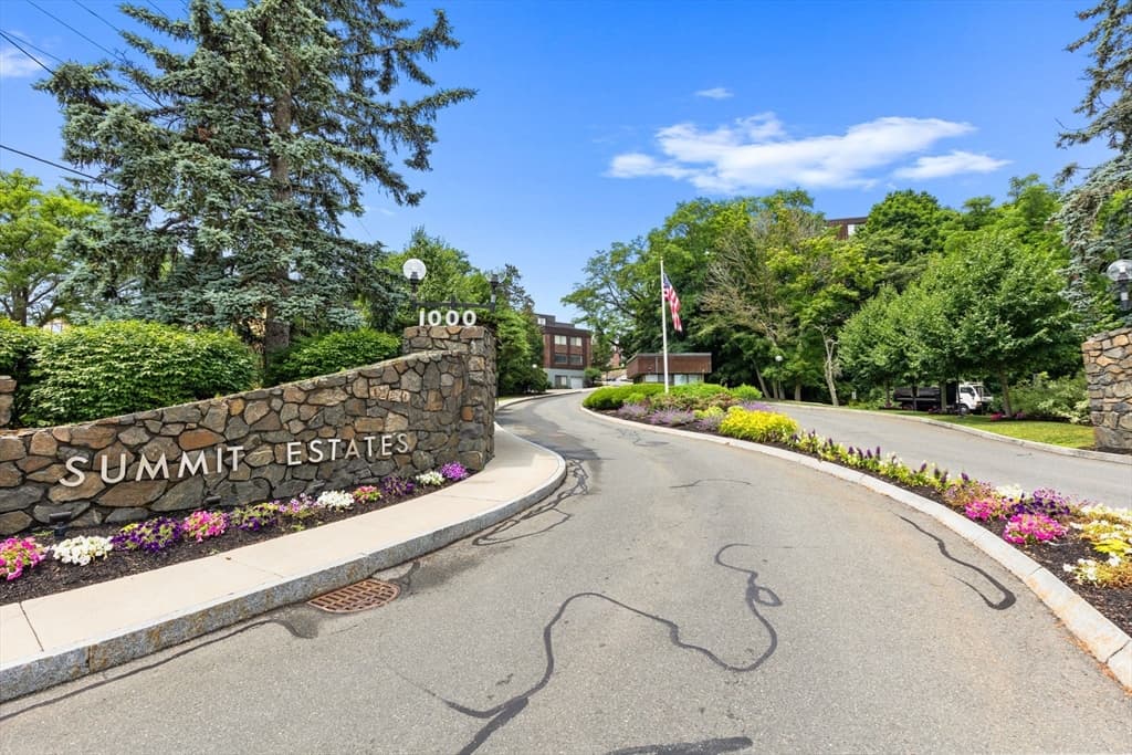 1002 Paradise Rd # 1C, Swampscott MA 01907