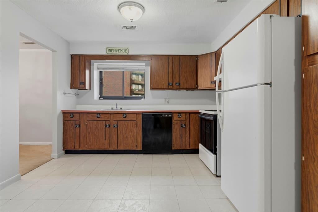 1002 Paradise Rd # 1C, Swampscott MA 01907 photo 4