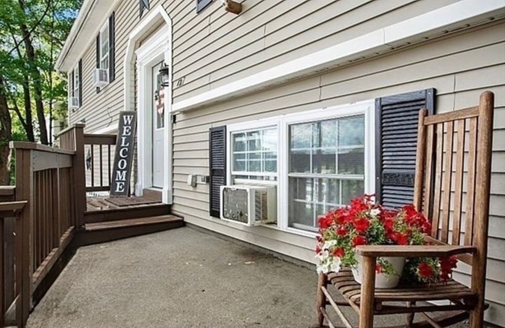 127 Payson St, Fitchburg MA 01420 photo 2