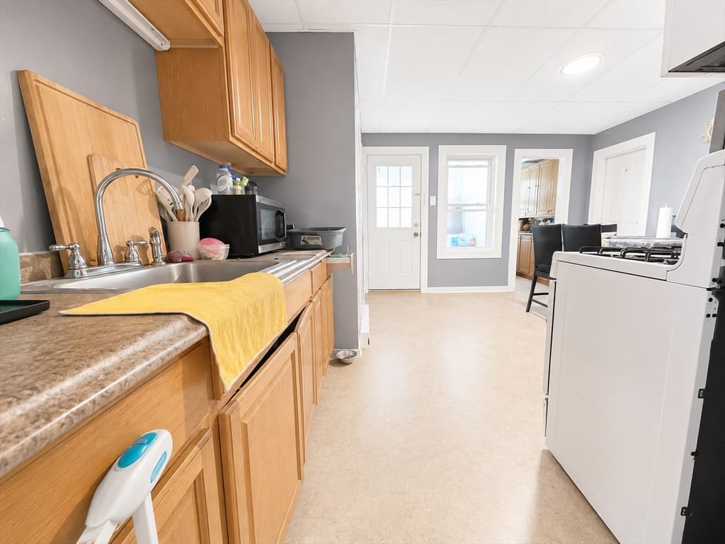 212 Vernon St, Worcester MA 01607 photo 18