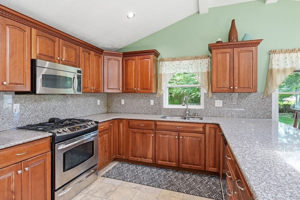 160 East St, South Hadley MA 01075 photo 6
