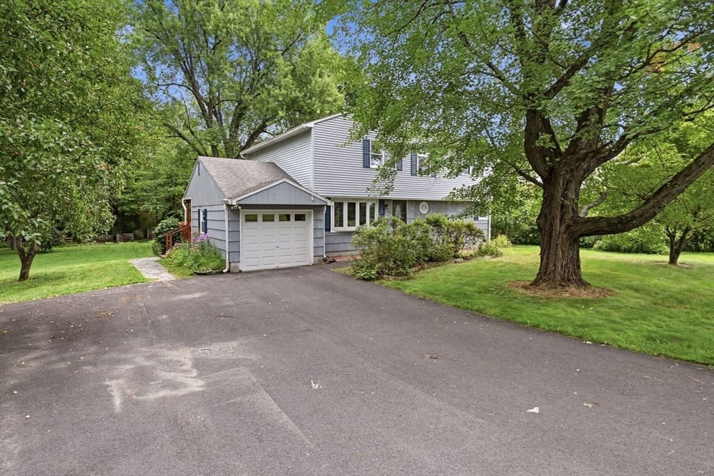 160 East St, South Hadley MA 01075 photo 3