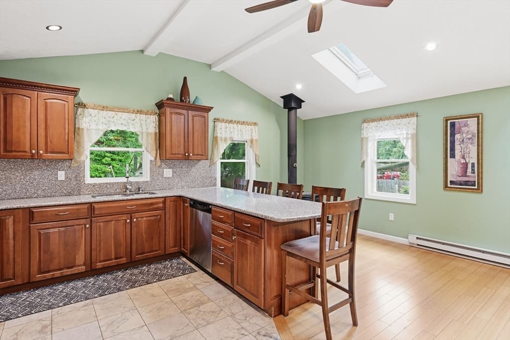 160 East St, South Hadley MA 01075 photo 8