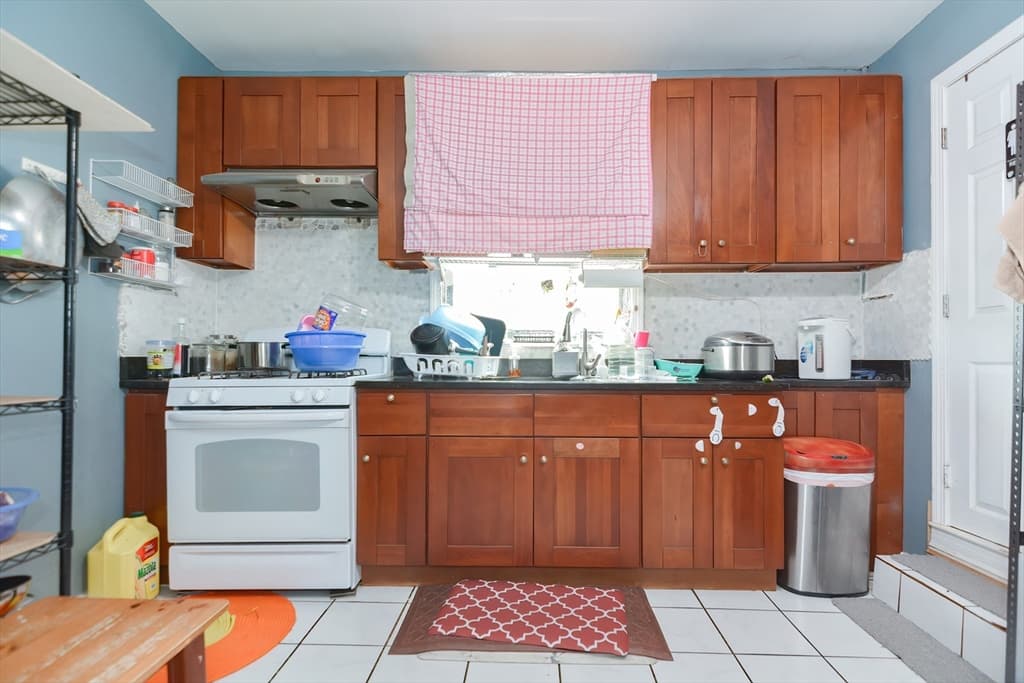 27 Houghton St, Boston MA 02122 photo 3