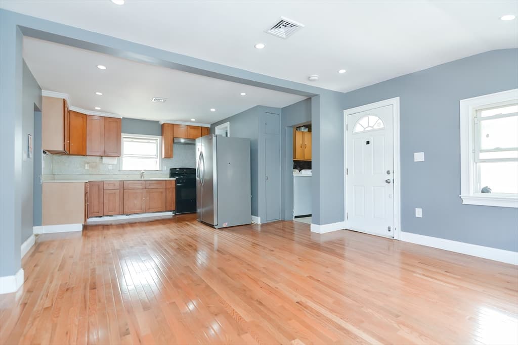27 Houghton St, Boston MA 02122 photo 9