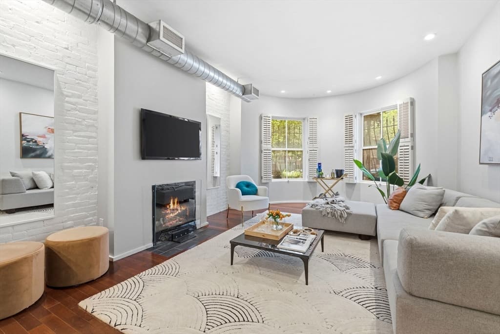 1692 Washington # 2, Boston MA 02118