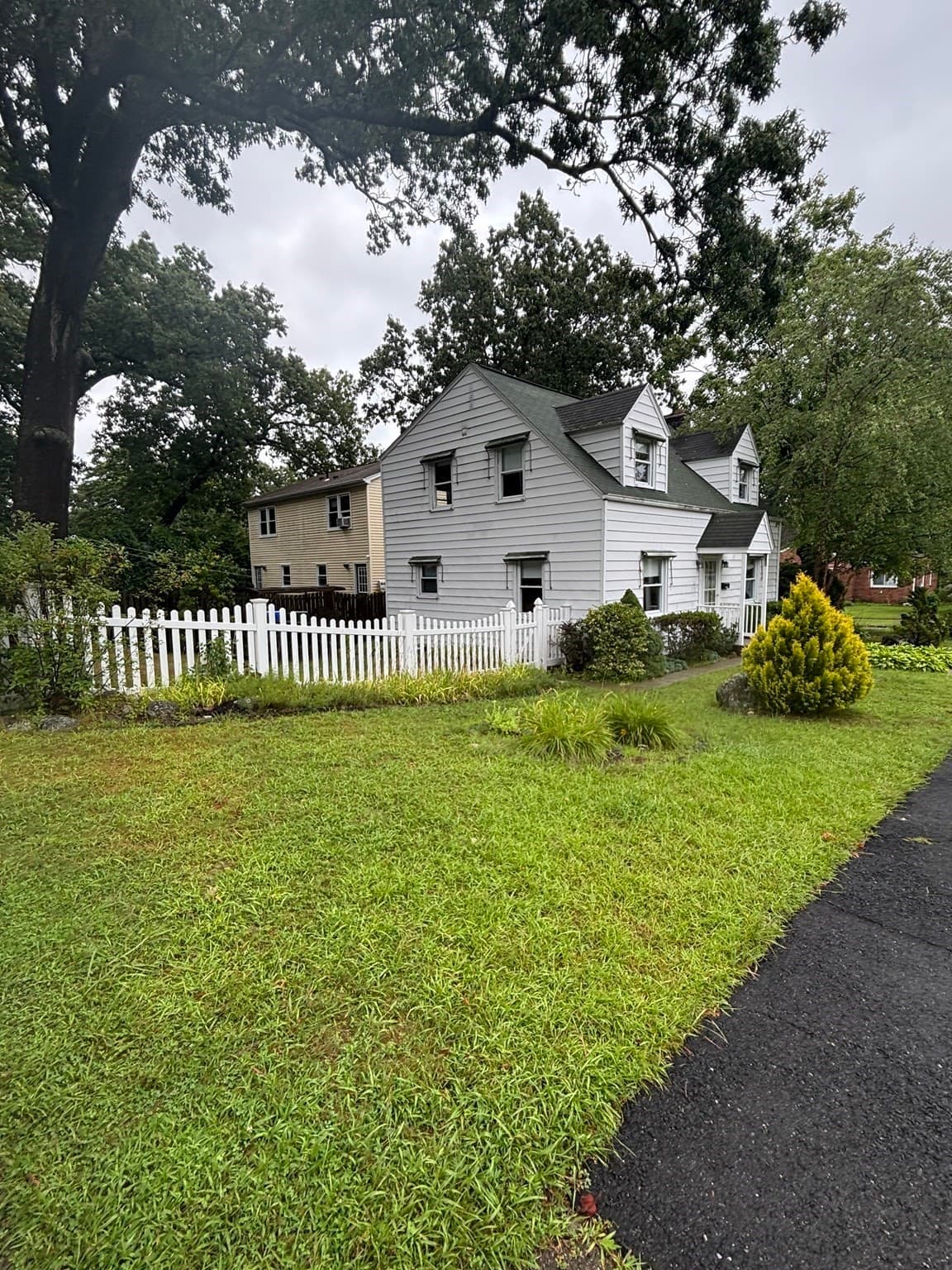 Single Family Residence at 137 Appleton St, Springfield MA 01108, Springfield, photo 2 of 35