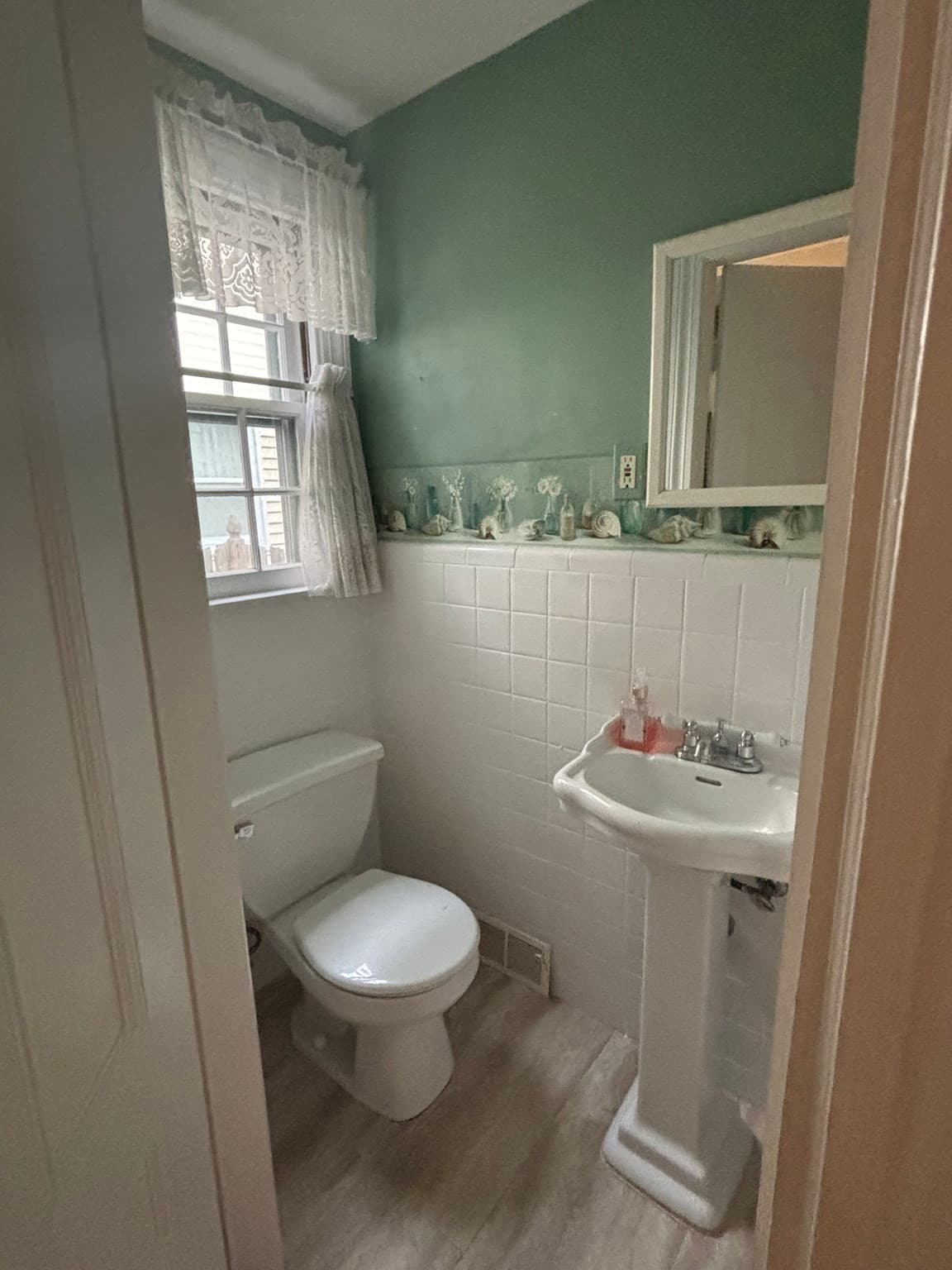 Single Family Residence at 137 Appleton St, Springfield MA 01108, Springfield, photo 15 of 35