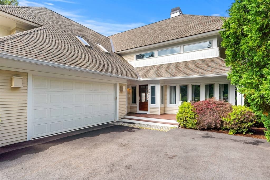 204 Country Club Way, Ipswich MA 01938