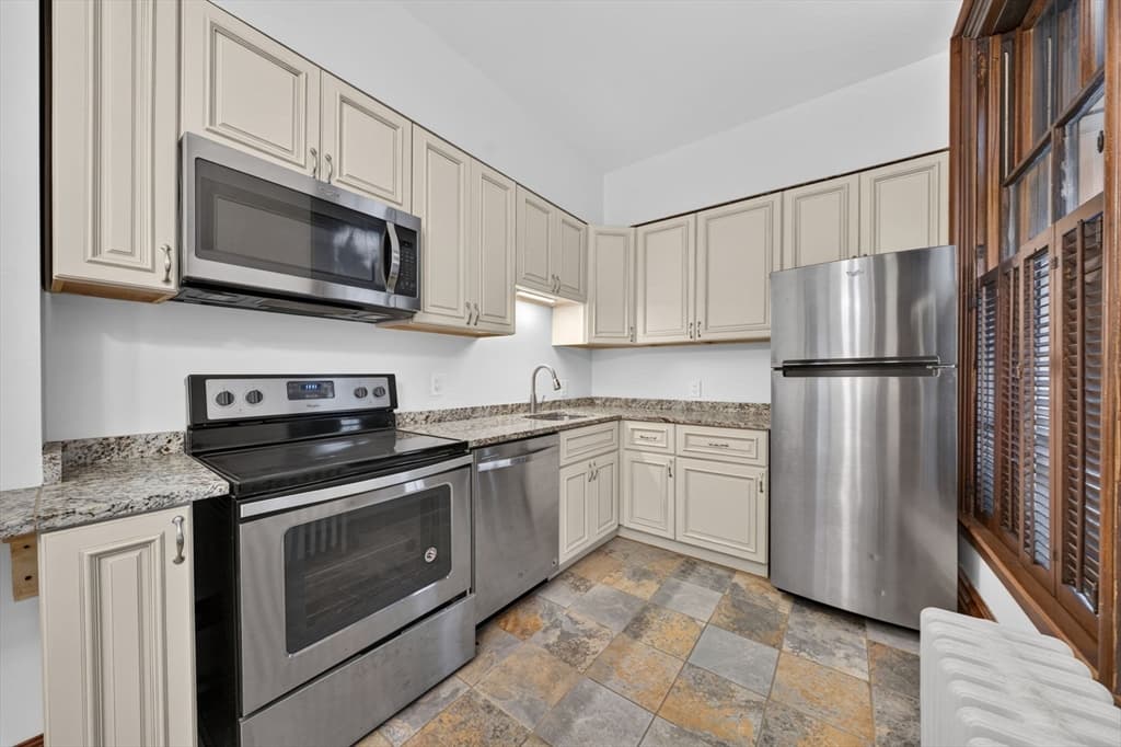 533 Locust St # 3, Fall River MA 02720 photo 9