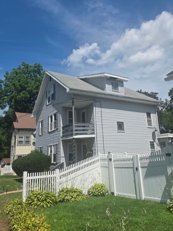26 Harding Ct, Southbridge MA 01550 photo 3