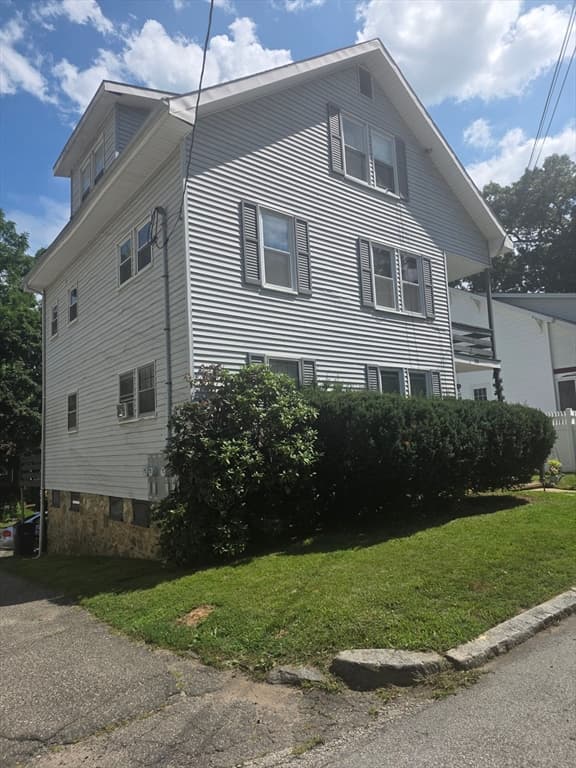 26 Harding Ct, Southbridge MA 01550