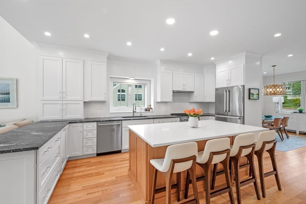4 Talbot Lane # 4, Reading MA 01867 photo 2